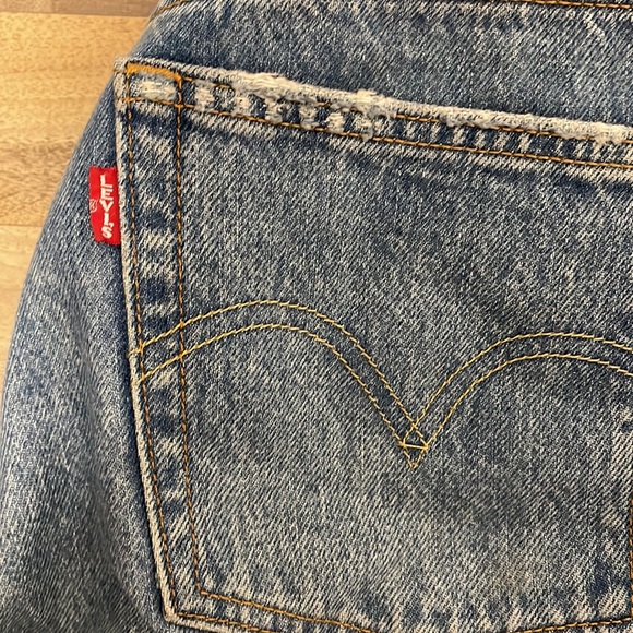 Levi’s 401 distressed denim - Picture 6 of 7